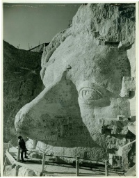 Mount_Rushmore construction  11.jpg